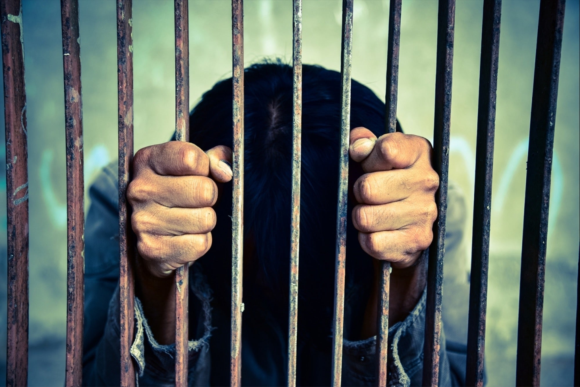 20151117173447-prision-jail-man-inmate-under-arrest