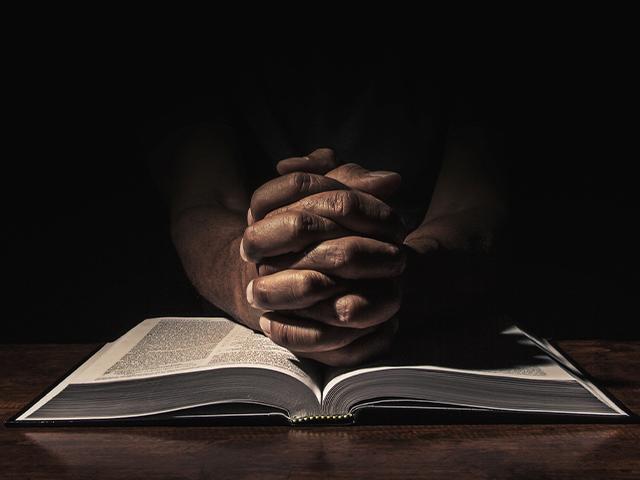 open-bible-praying-hands_si