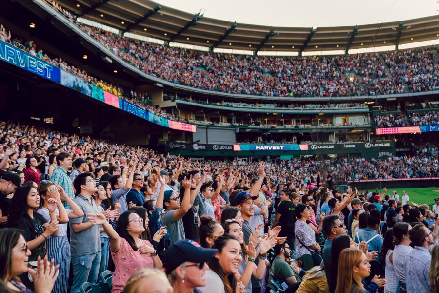 Greg Laurie's SoCal Harvest draws 50K attendees, sees over 8,600 decisions for Christ